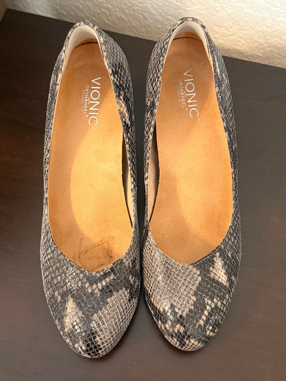 Vionic Antonia Snake Print Leather Pumps Orthaheel Comfort Heels Size 11